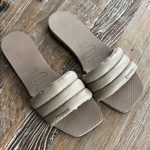 Havaianas Women's Beige Slide Sandals